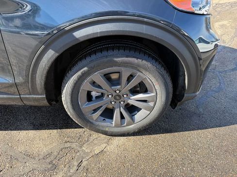 Used 2022 Ford Explorer XLT w/ Equipment Group 202A image 28