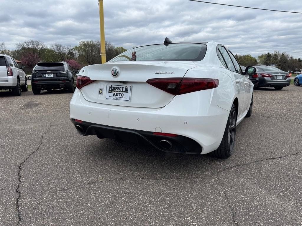 Used 2018 Alfa Romeo Giulia Ti Sport w/ Quick Order Package 22S Sport AWD/4WD image 5