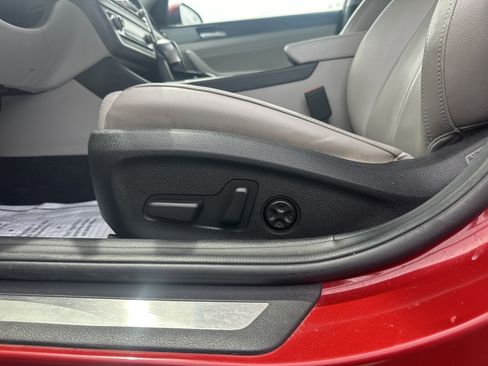Used 2019 Hyundai Sonata Limited w/ Ultimate Package 04 FWD image 16