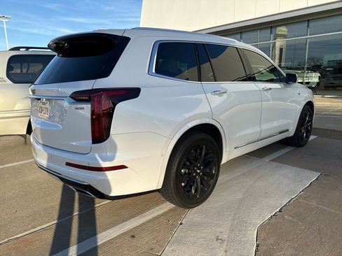 Used 2022 Cadillac XT6 Premium Luxury w/ Technology Package image 3