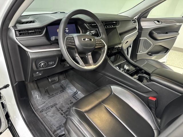 Used 2023 Jeep Grand Cherokee L Limited w/ Black Appearance Package AWD/4WD image 15