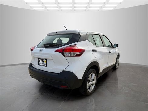 Used 2020 Nissan Kicks S image 9