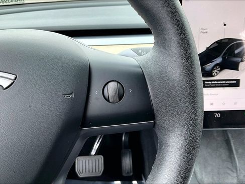 Used 2024 Tesla Model Y Long Range AWD/4WD image 23