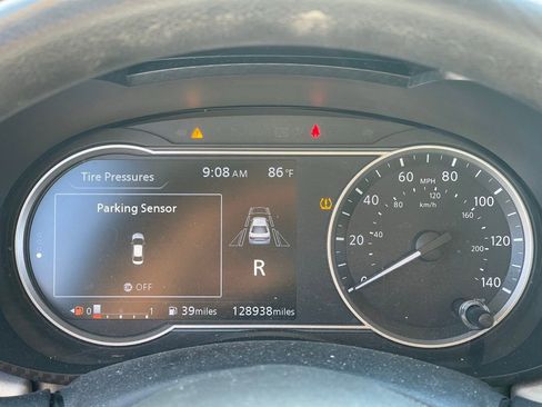 Used 2021 Nissan Versa SV image 11