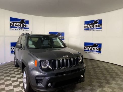 Used 2022 Jeep Renegade Latitude w/ Convenience Group AWD/4WD image 4