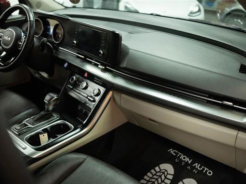 Used 2024 Kia Carnival LX image 14