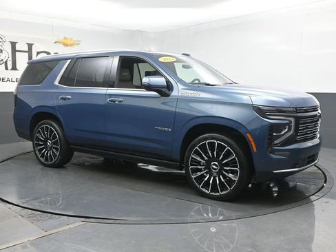 Used 2025 Chevrolet Tahoe High Country AWD/4WD image 6