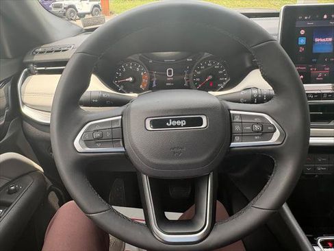 Certified 2025 Jeep Compass Limited AWD/4WD image 16