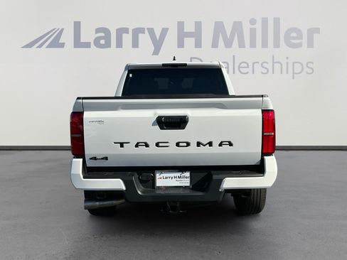 Certified 2025 Toyota Tacoma TRD Sport image 4