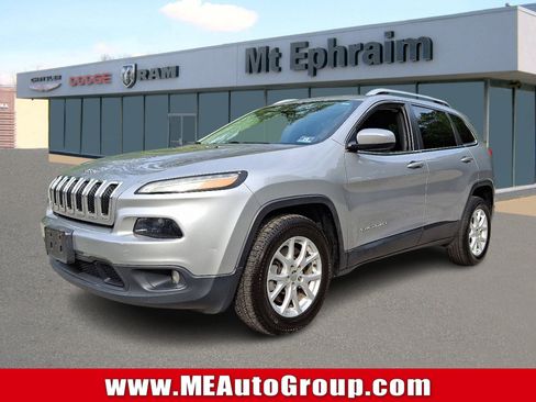 Used 2017 Jeep Cherokee Latitude w/ Cold Weather Group image 1