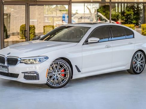 Used 2018 BMW 540i w/ M Sport Package RWD image 2