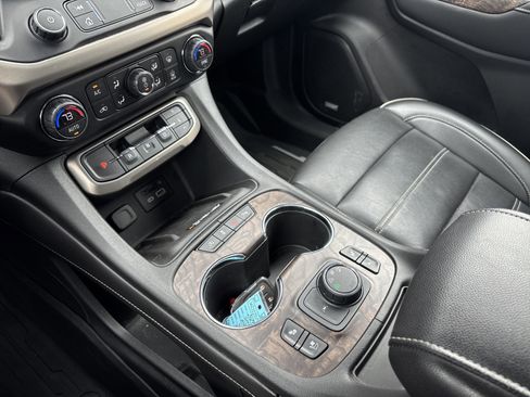 Used 2021 GMC Acadia Denali w/ Denali Technology Package AWD/4WD image 22