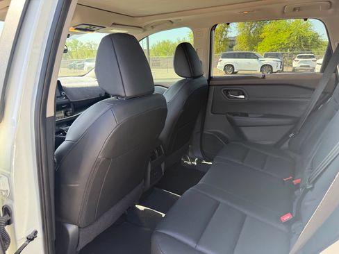 Certified 2023 Nissan Rogue SV w/ SV Premium B Package FWD image 11