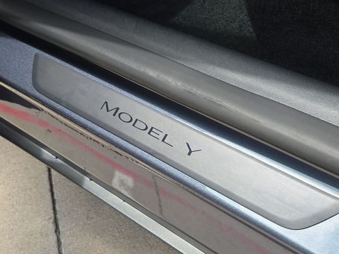 Used 2023 Tesla Model Y Long Range AWD/4WD image 11