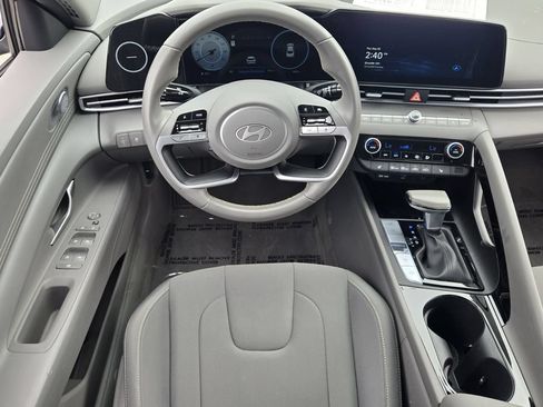 Certified 2025 Hyundai Elantra SEL FWD image 13