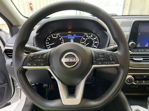 Used 2025 Nissan Altima 2.5 SV FWD image 28
