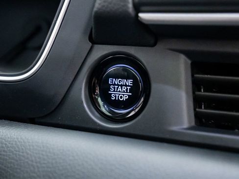 Certified 2025 Honda Pilot Touring image 23