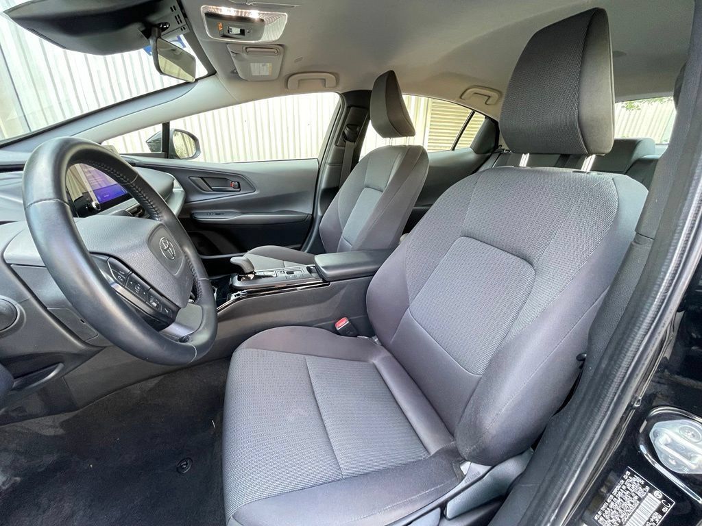 Used 2025 Toyota Prius LE FWD image 22