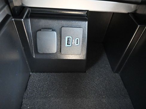 Used 2023 Ford Explorer XLT w/ Class IV Trailer Tow Package image 27