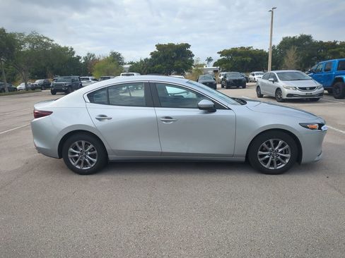 Used 2021 MAZDA MAZDA3 Sedan FWD image 5