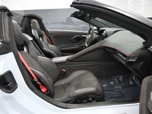 Used 2023 Chevrolet Corvette Stingray Premium Conv w/ Z51 Performance Package image 31