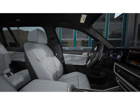Used 2026 BMW X7 xDrive40i image 9
