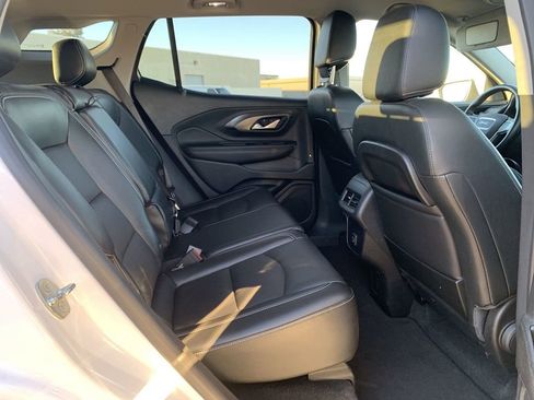 Used 2023 GMC Terrain SLT image 25