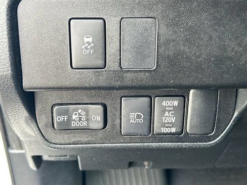 Used 2020 Toyota Tacoma TRD Off-Road AWD/4WD image 16