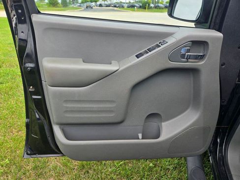 Used 2021 Nissan Frontier SV w/ Midnight Edition Floor Mats AWD/4WD image 19