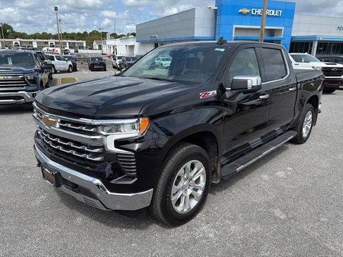 Used 2024 Chevrolet Silverado 1500 LTZ AWD/4WD image 2