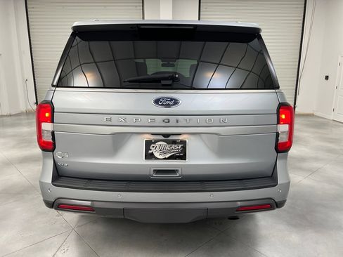Used 2024 Ford Expedition XLT RWD image 8