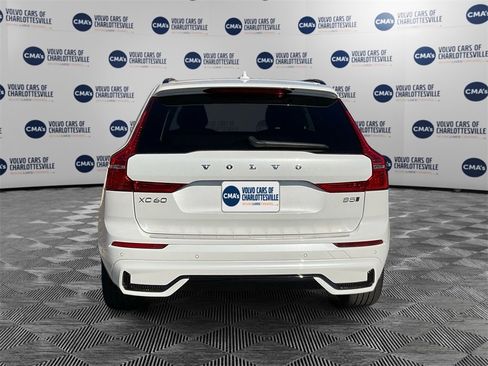 Certified 2024 Volvo XC60 B5 Plus image 4