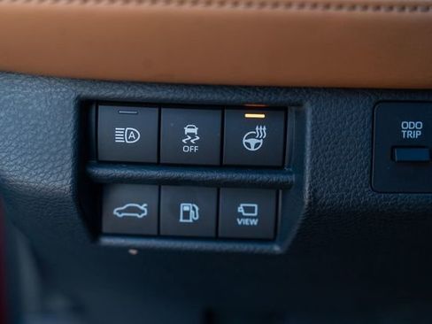 Used 2020 Toyota Avalon Limited image 25