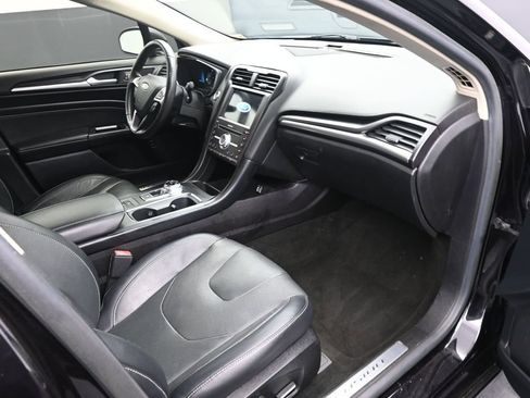 Used 2019 Ford Fusion Titanium image 9