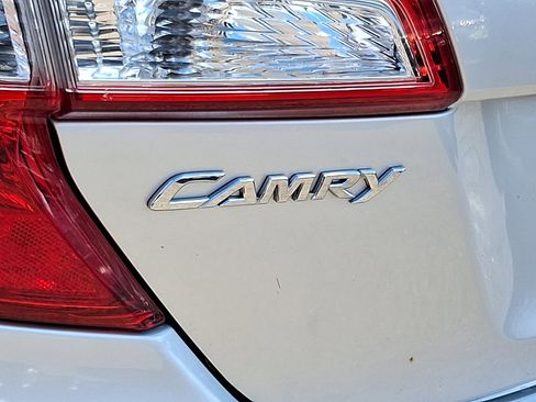 Used 2014 Toyota Camry SE image 30