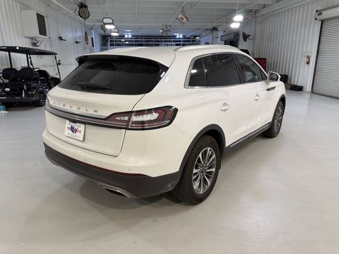 Used 2022 Lincoln Nautilus FWD w/ Premium Package image 5