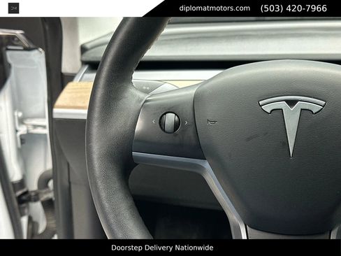 Used 2021 Tesla Model 3 Standard Range Plus image 33