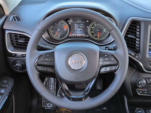 Used 2023 Jeep Cherokee Altitude Lux image 23