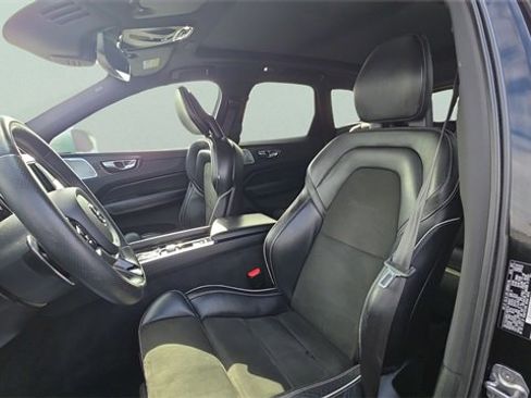 Used 2018 Volvo XC60 T6 R-Design w/ Convenience Package image 13