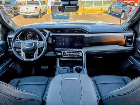 Used 2025 GMC Sierra 3500 Denali w/ Denali Reserve Package image 33