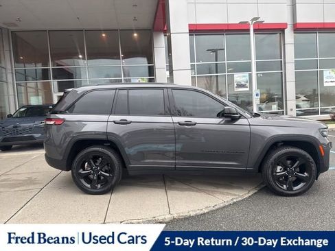 Used 2024 Jeep Grand Cherokee Limited w/ Black Appearance Package image 4