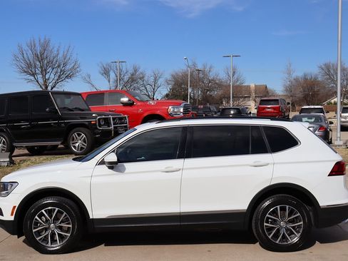 Used 2020 Volkswagen Tiguan SE w/ Panoramic Sunroof Package image 7