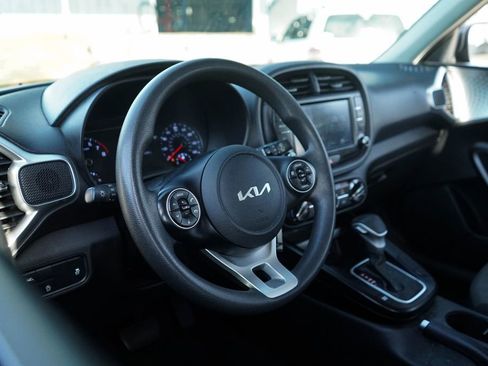 Used 2022 Kia Soul LX w/ Technology Package image 7