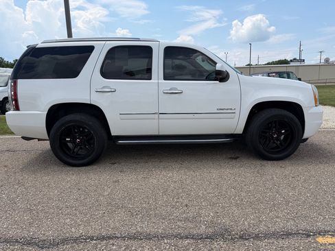 Used 2014 GMC Yukon Denali AWD/4WD image 19