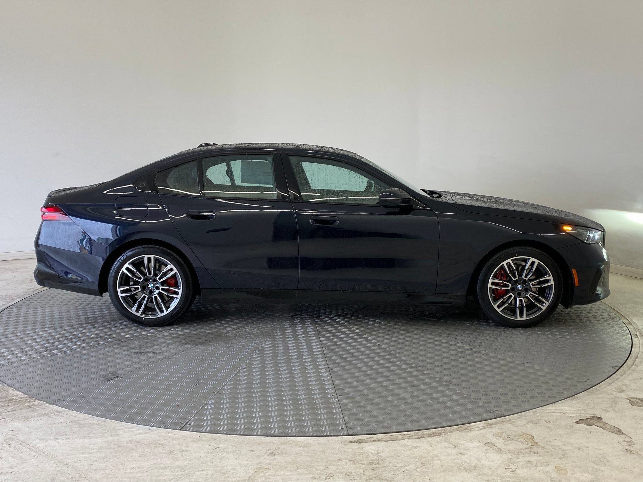 Used 2026 BMW 530i xDrive w/ M Sport Package AWD/4WD image 7