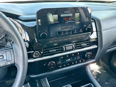 Used 2023 Nissan Pathfinder SL image 15