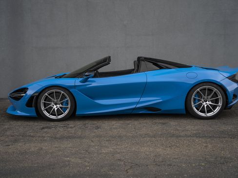 Used 2026 McLaren 750S Spider RWD image 2