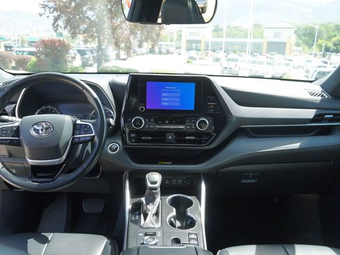 Certified 2024 Toyota Highlander XSE image 31