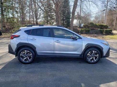 Used 2024 Subaru Crosstrek 2.0i Premium image 2