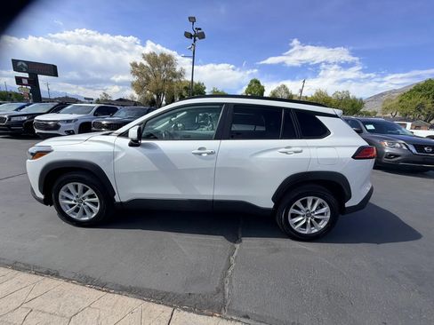 Used 2022 Toyota Corolla Cross LE image 7